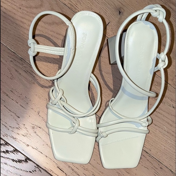 Song of Style Noelle Heel in Ivory - Picture 2 of 14